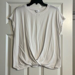 Time and Tru Woman’s White Twist Front Top